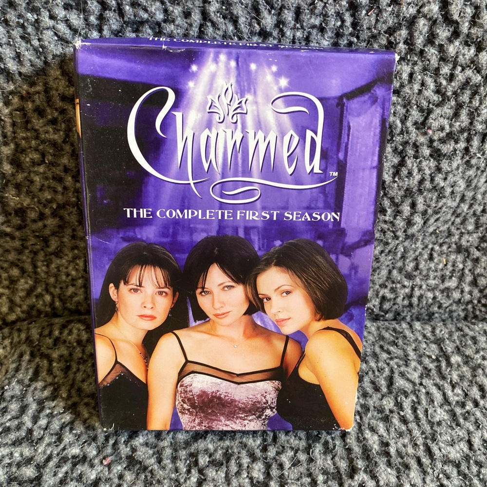 Charmed: The Complete First Season DVD - Picture 2 of 5